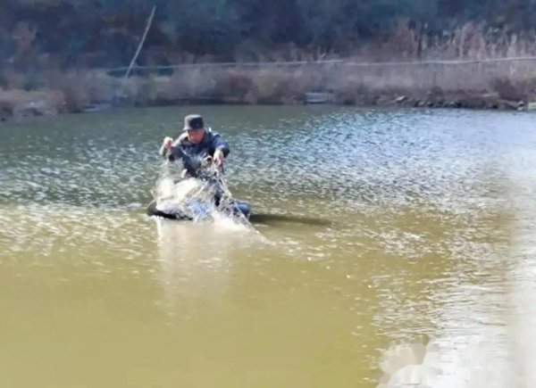 鸿岳资本 穷人不折腾永远是穷人，且看农村一对父子的创业路血泪史