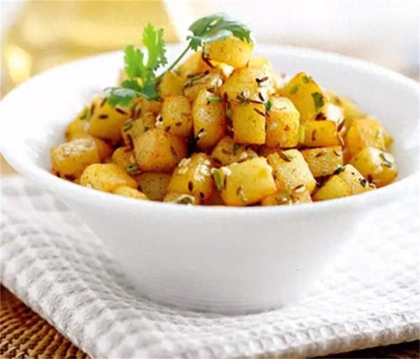 牛领策略 香辣孜然土豆丁这样做，风味独特，麻辣鲜香，怎么吃都吃不够